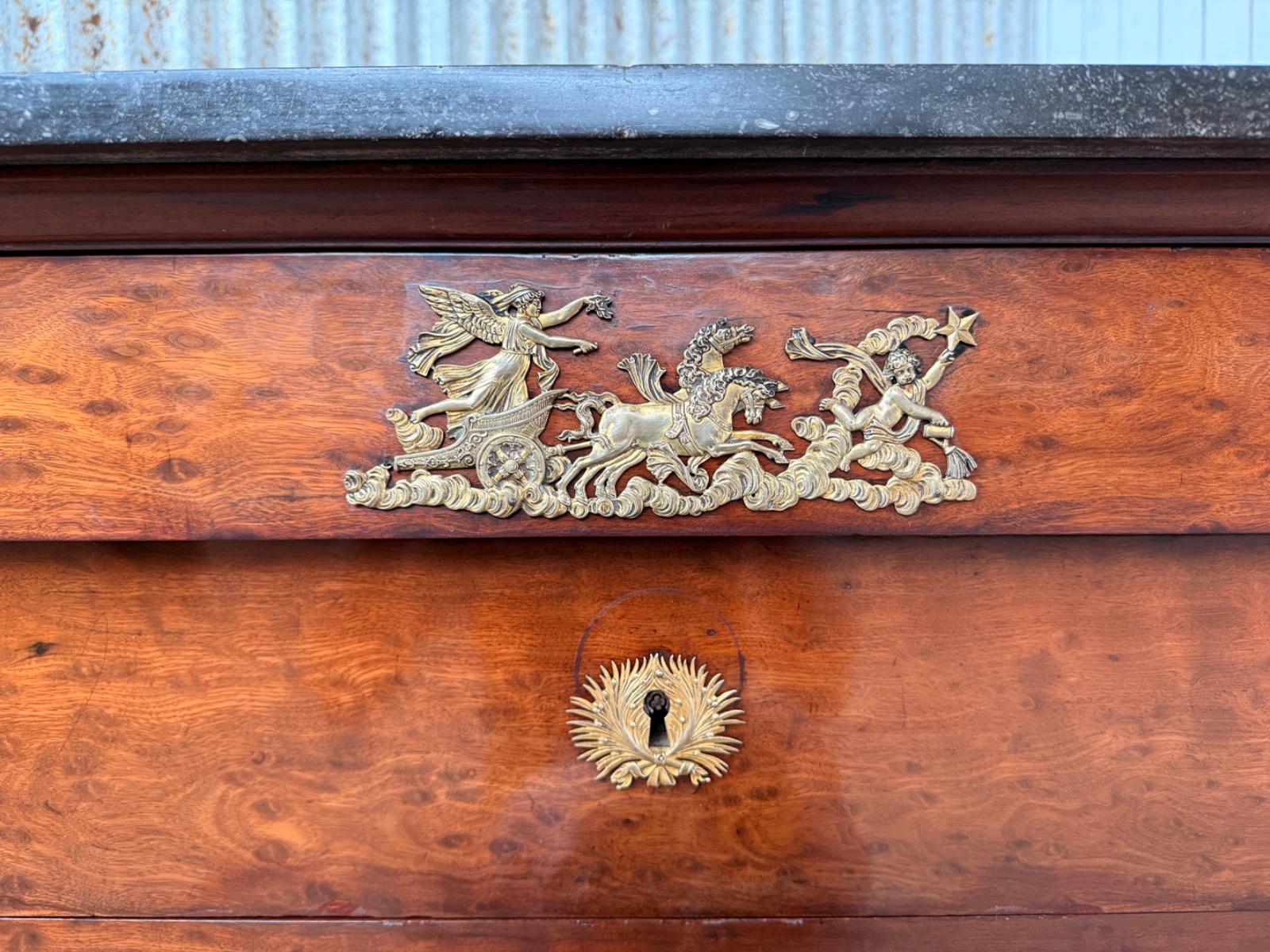 Epoque empire mahonie commode. 