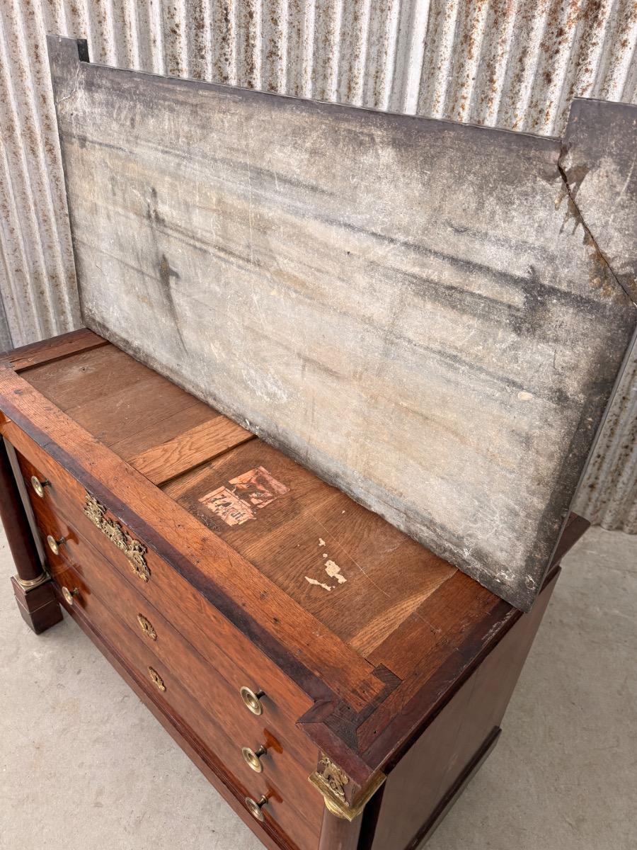 Epoque empire mahonie commode. 