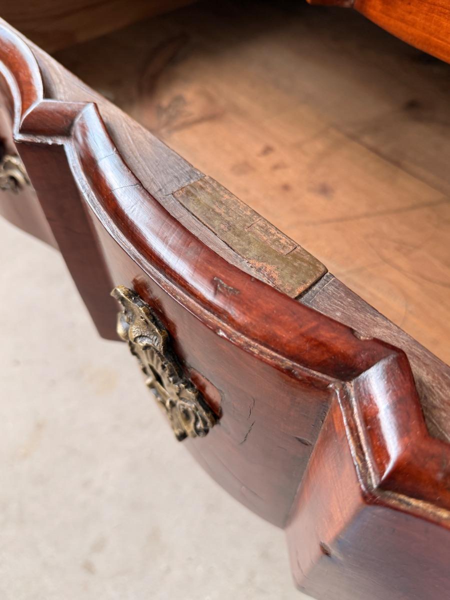 Franse Louis XV ladekast massief kersenhout