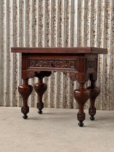 Hollandse flespoot tafel met uittrek bladen. 