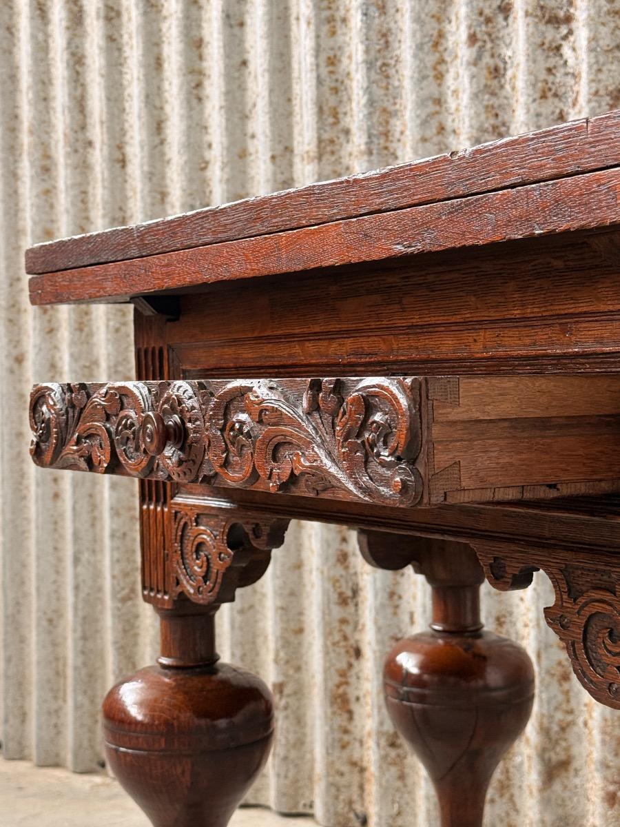Hollandse flespoot tafel met uittrek bladen. 