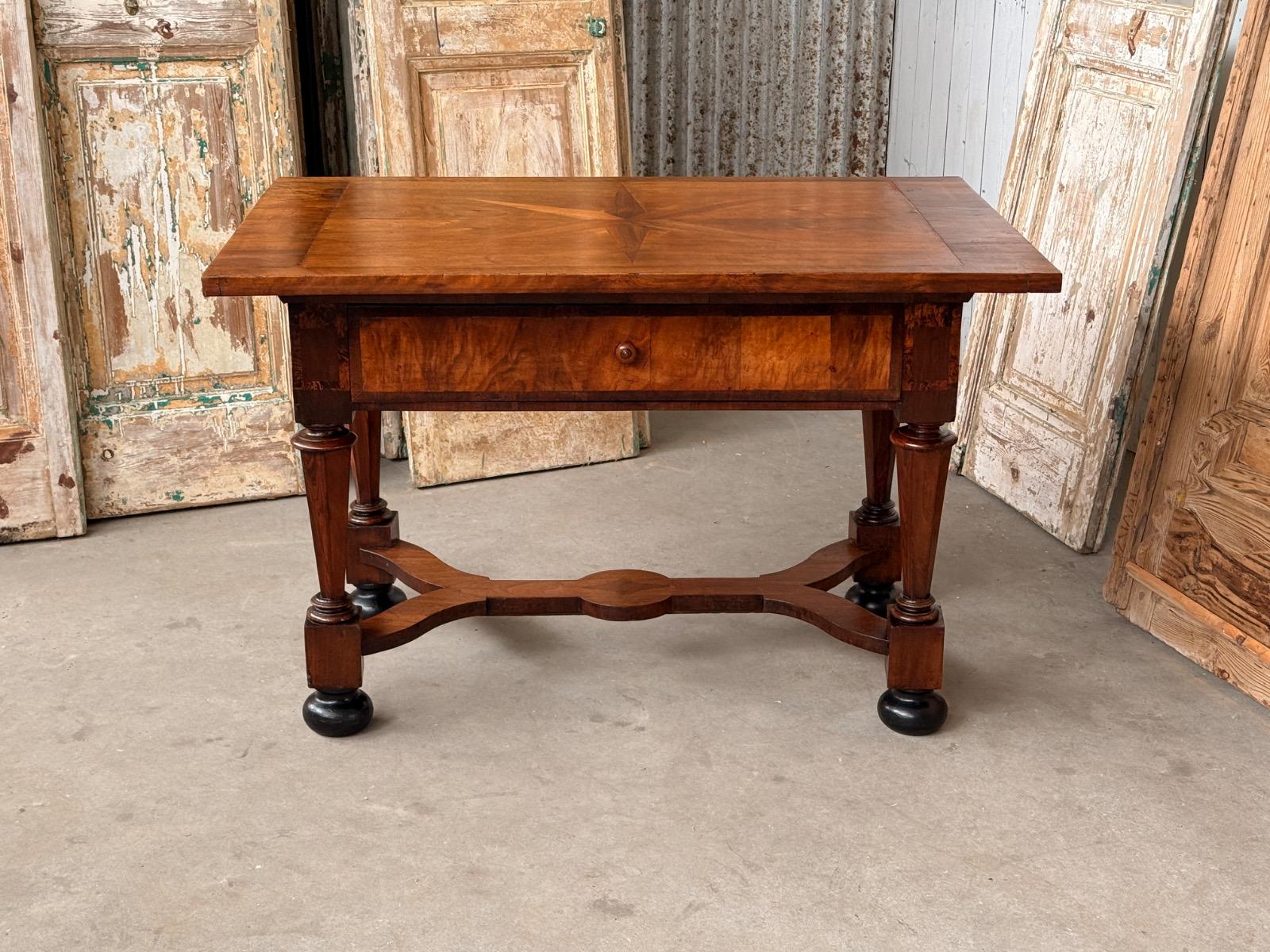 Kruispoottafel, kruisvoettafel, Nederland noten, Ca. 1775-1795