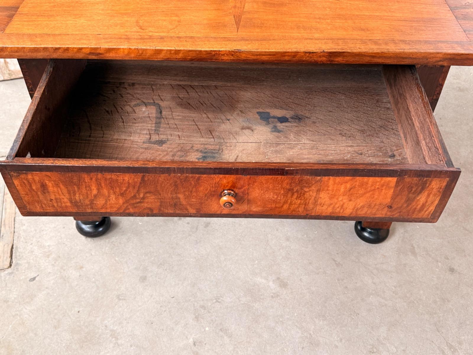 Kruispoottafel, kruisvoettafel, Nederland noten, Ca. 1775-1795