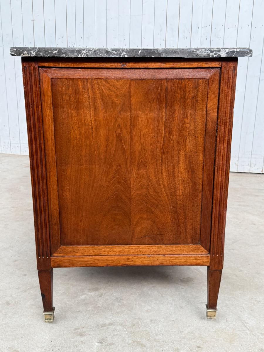 Louis XVI / Directoire noten 2 over 2 commode, ladekast. messing beslag 