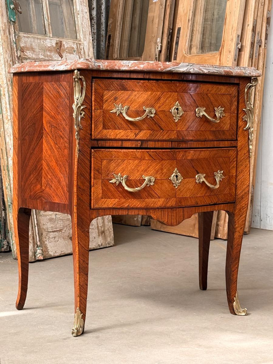 Noten gefineerd Louis XV commode