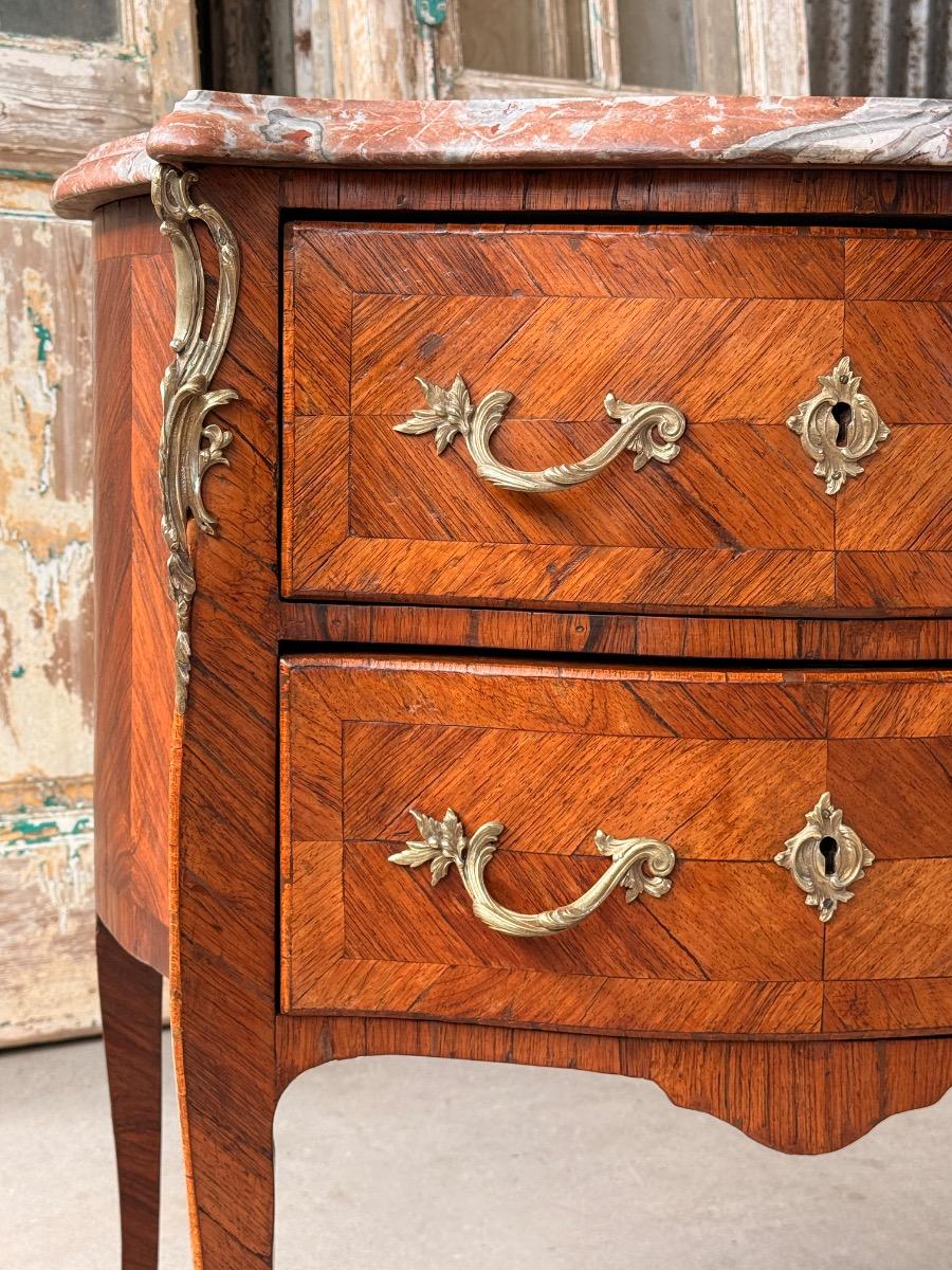 Noten gefineerd Louis XV commode