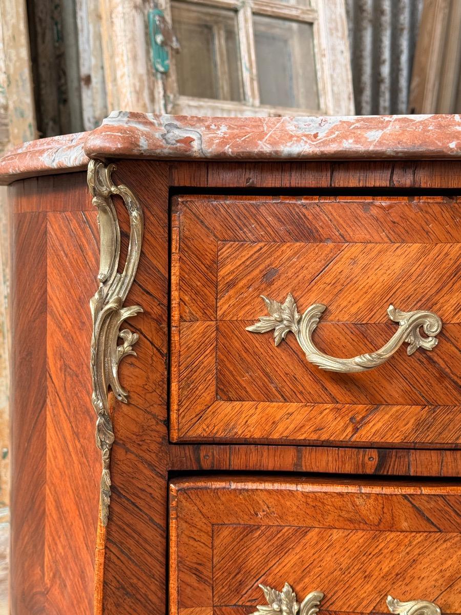 Noten gefineerd Louis XV commode