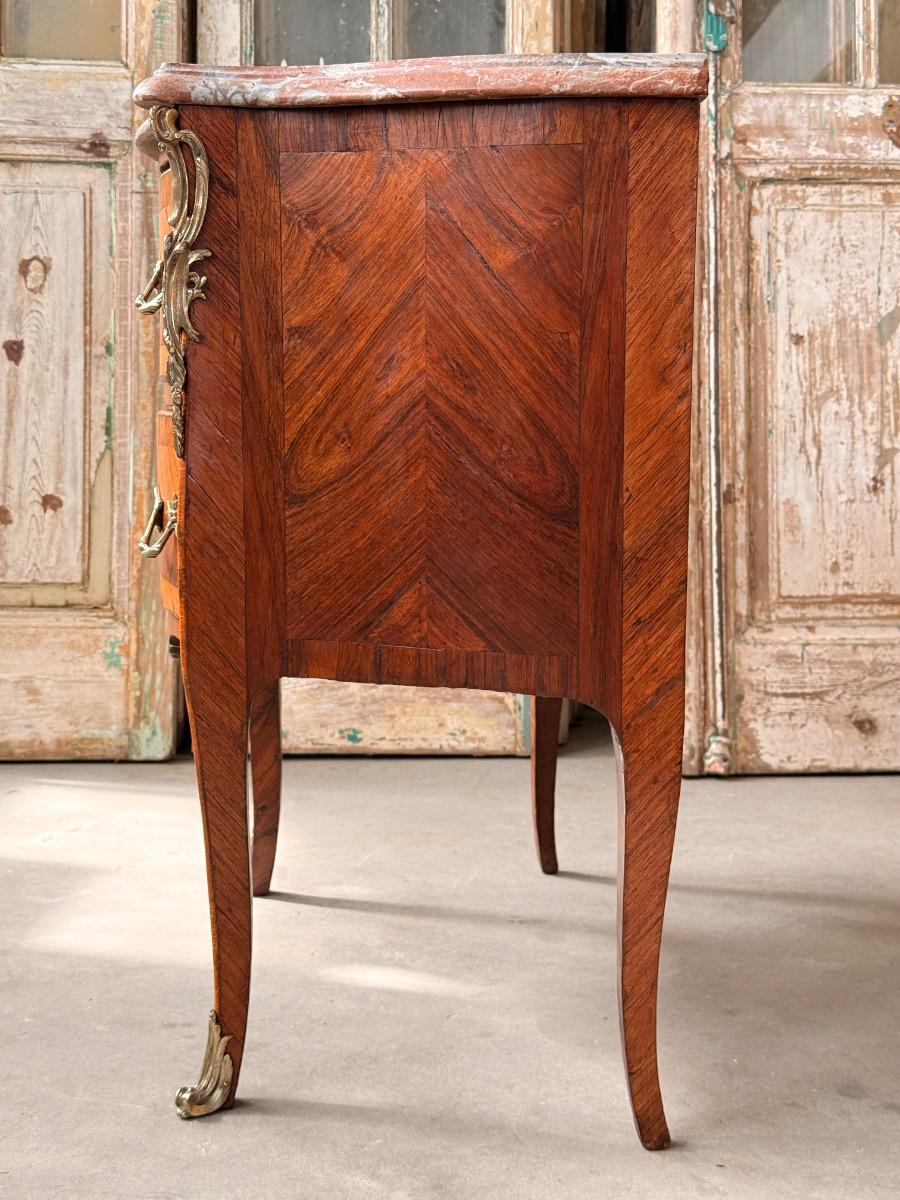Noten gefineerd Louis XV commode