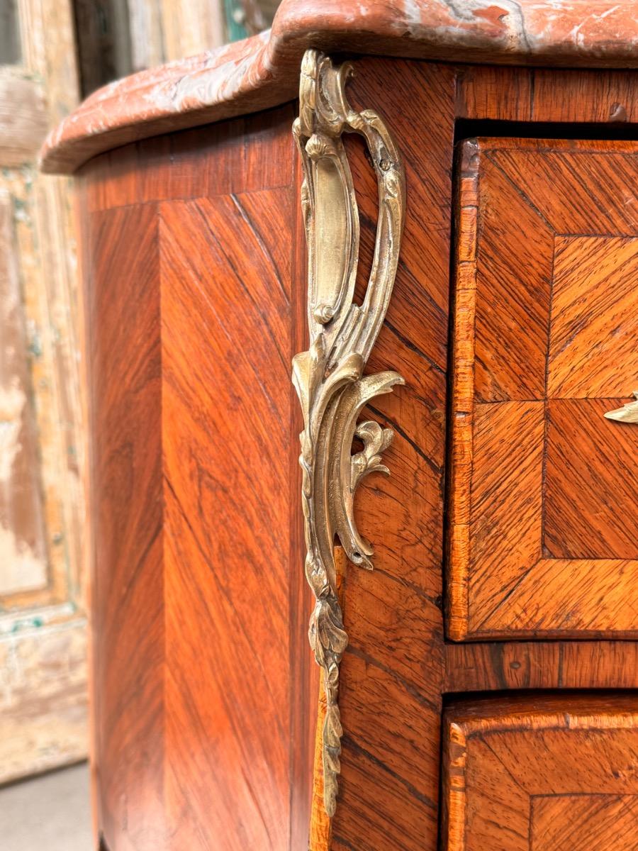 Noten gefineerd Louis XV commode