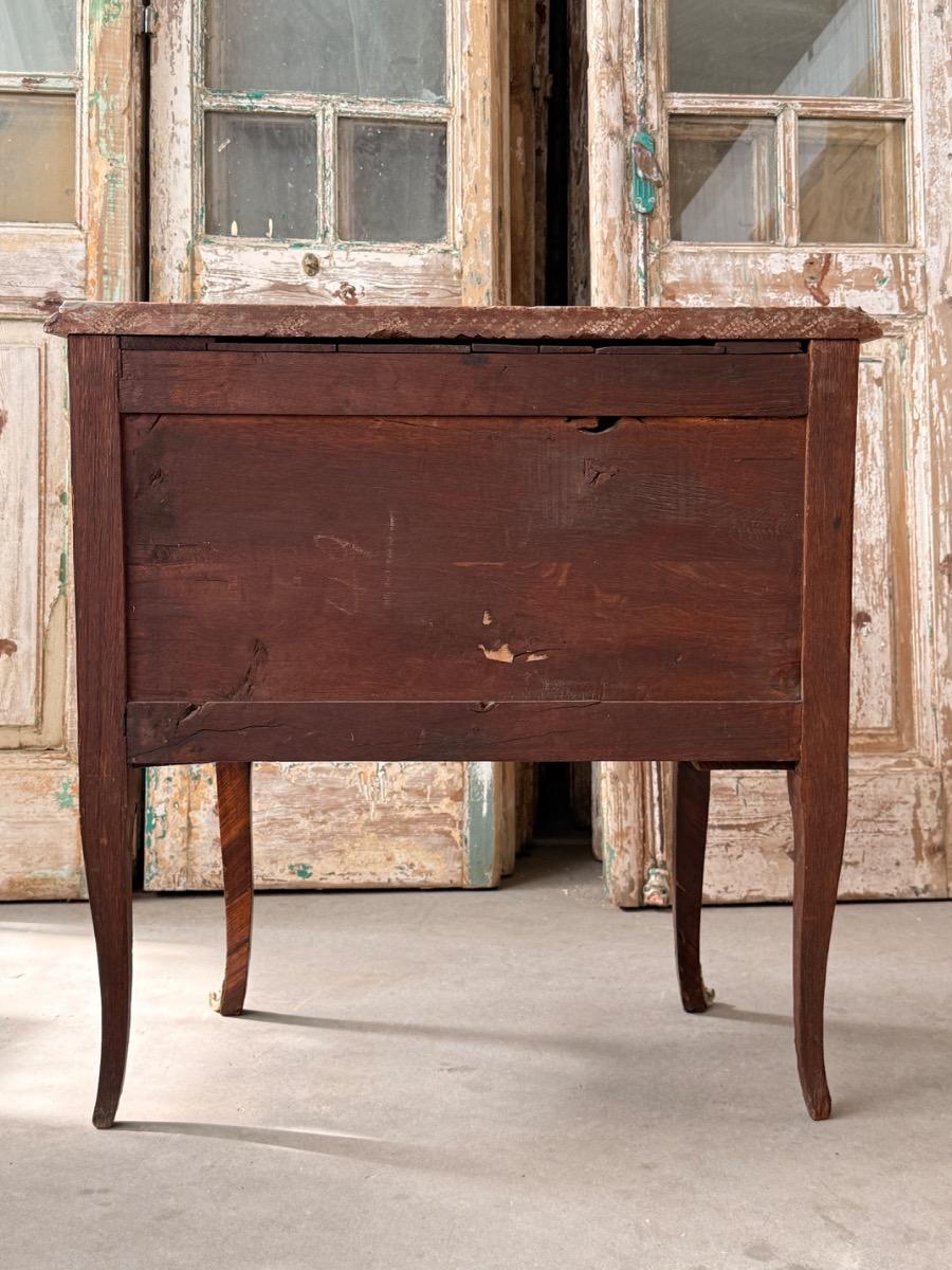 Noten gefineerd Louis XV commode