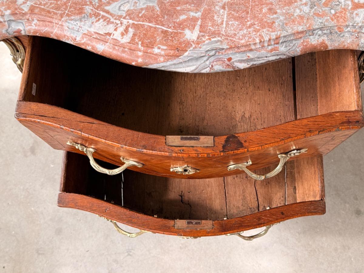 Noten gefineerd Louis XV commode