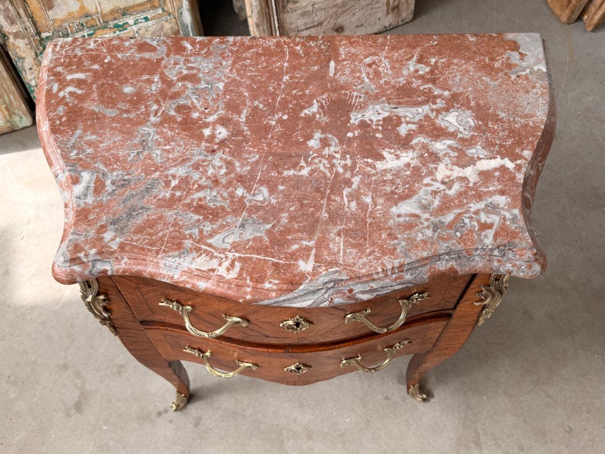 Noten gefineerd Louis XV commode