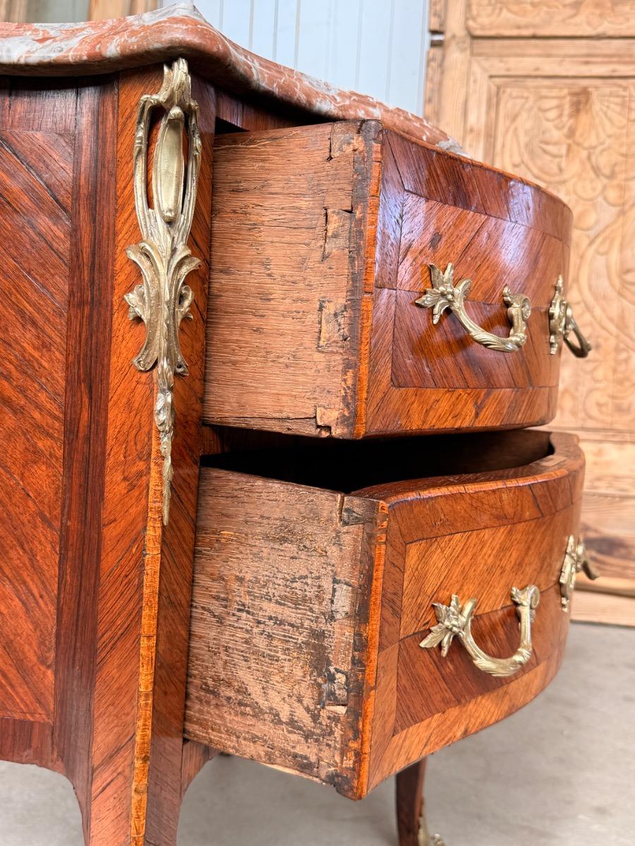 Noten gefineerd Louis XV commode