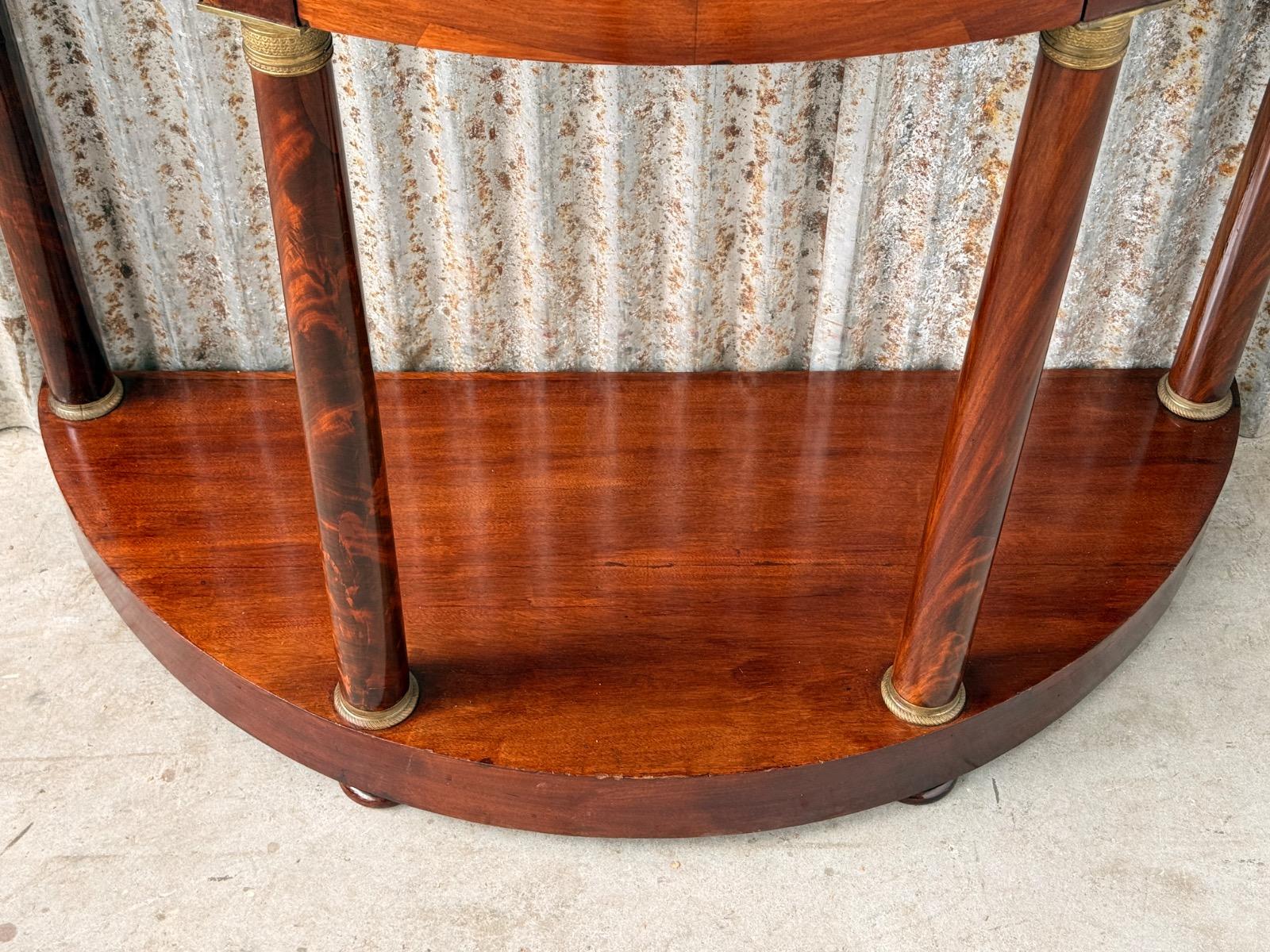 Zeer fraaie en kapitale demi-lune of half ronde wandtafel van formaat
