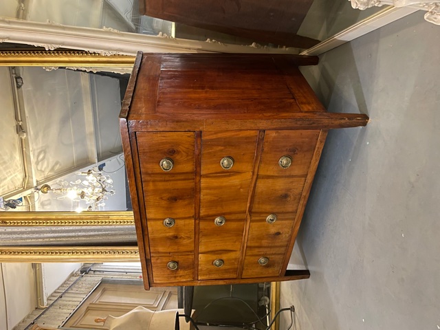 Schuldig Bewolkt antenne Kersenhouten commode, 3 ladenkast. Louis XVI, met ovaal messing trekbelsag. - Commodes of ladekasten - Verkoop - Van Tol Antiek Schuldig Bewolkt antenne Kersenhouten commode, 3 ladenkast. Louis XVI, met ovaal messing trekbelsag. - Commodes of ladekasten - Verkoop - Van Tol Antiek