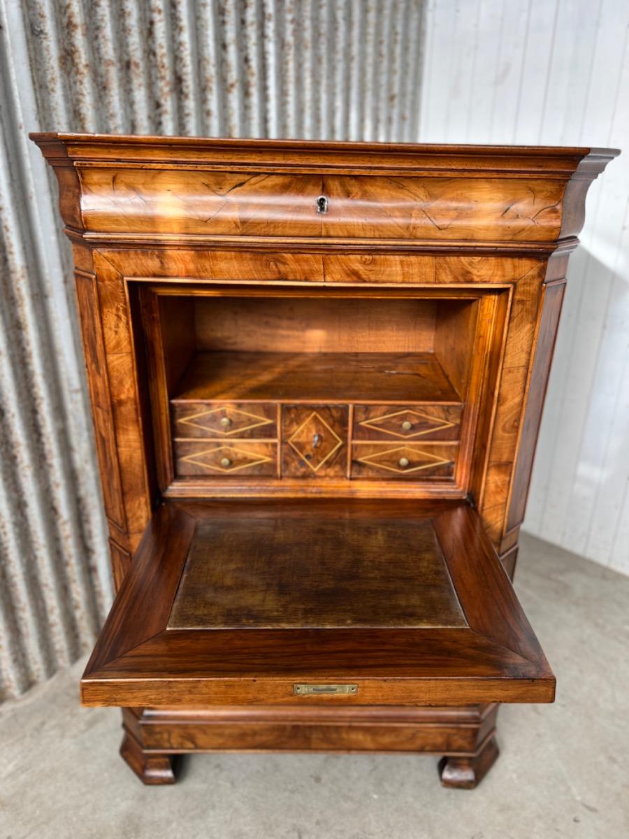 passend koolhydraat heelal Zeer dik noten gefineerde klep secretaire fraai notenhout van buiten en van binnen gefineerd met boxwood inlegwerk. - Secretaires a abattant - Verkoop - Van Tol Antiek passend koolhydraat heelal Zeer dik noten gefineerde klep secretaire fraai notenhout van buiten en van binnen gefineerd met boxwood inlegwerk. - Secretaires a abattant - Verkoop - Van Tol Antiek